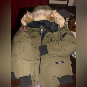 Canada goose size L olive green